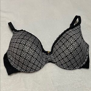 Adrienne Vittadini Black and White Geometric T-shirt Bra Size 38DD